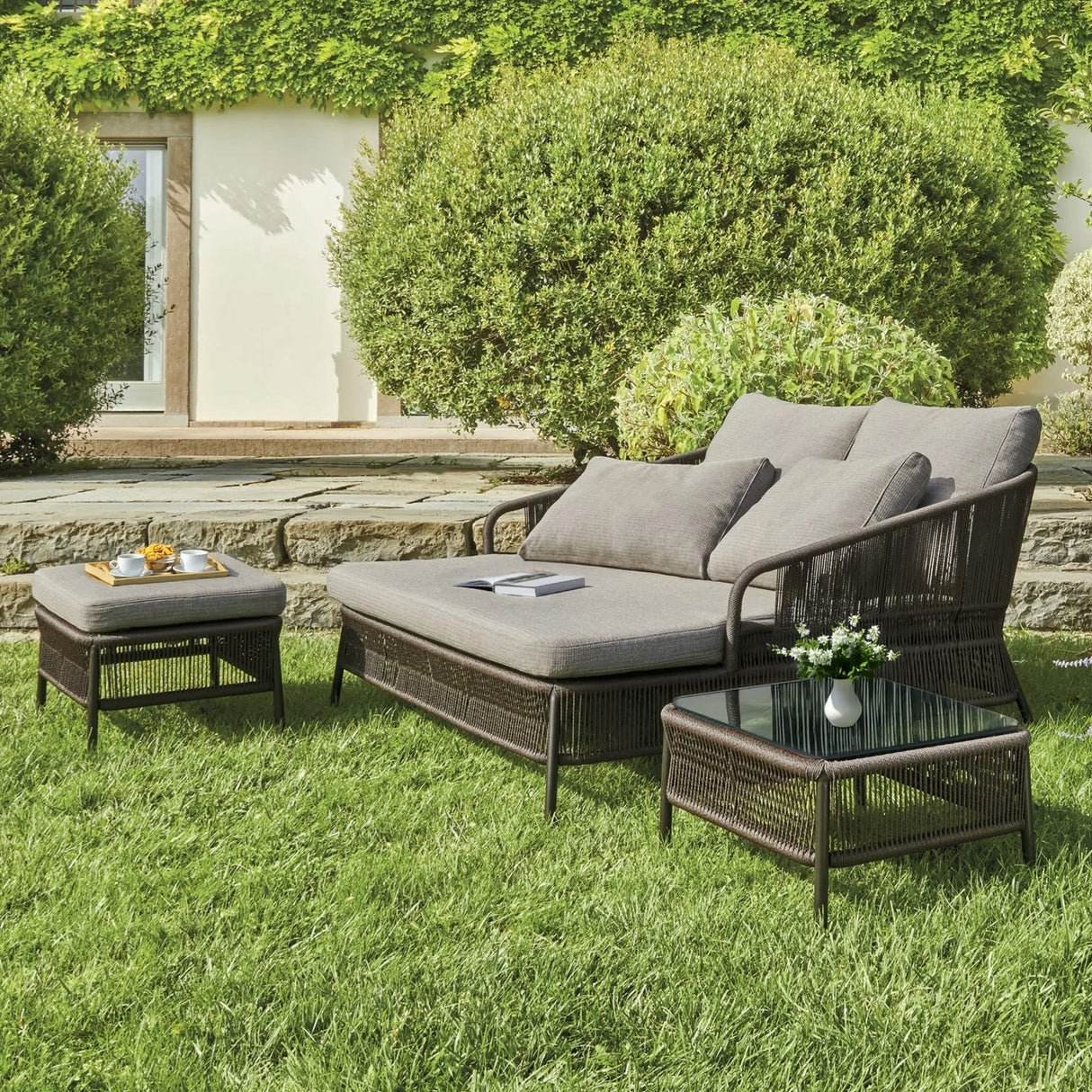 Outdoor Rope 2 Seater Patio Daybed With Side Table & Ottoman