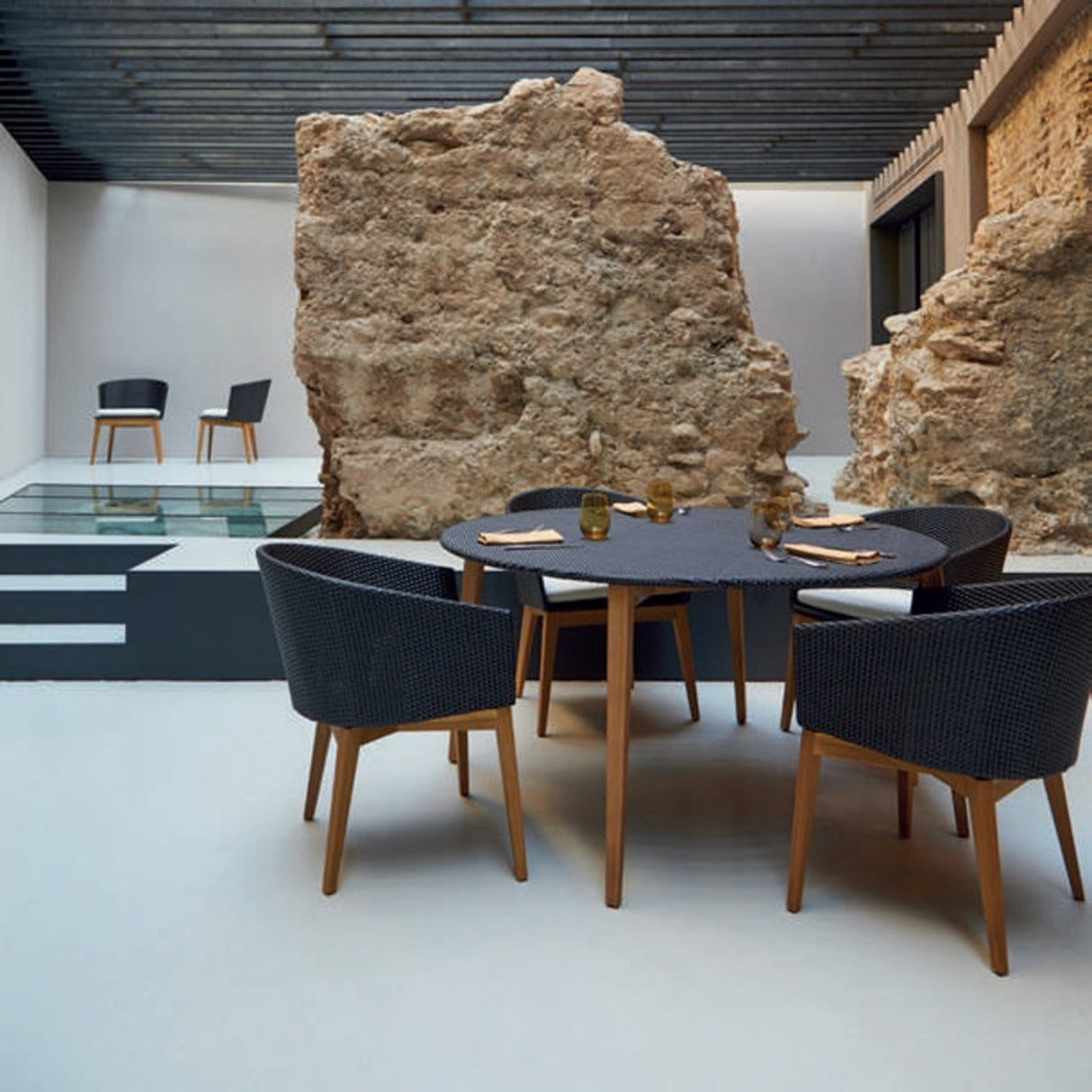 Outdoor All-Weather Resistant Rattan Wicker 5-Piece Dining Set (Black & White)