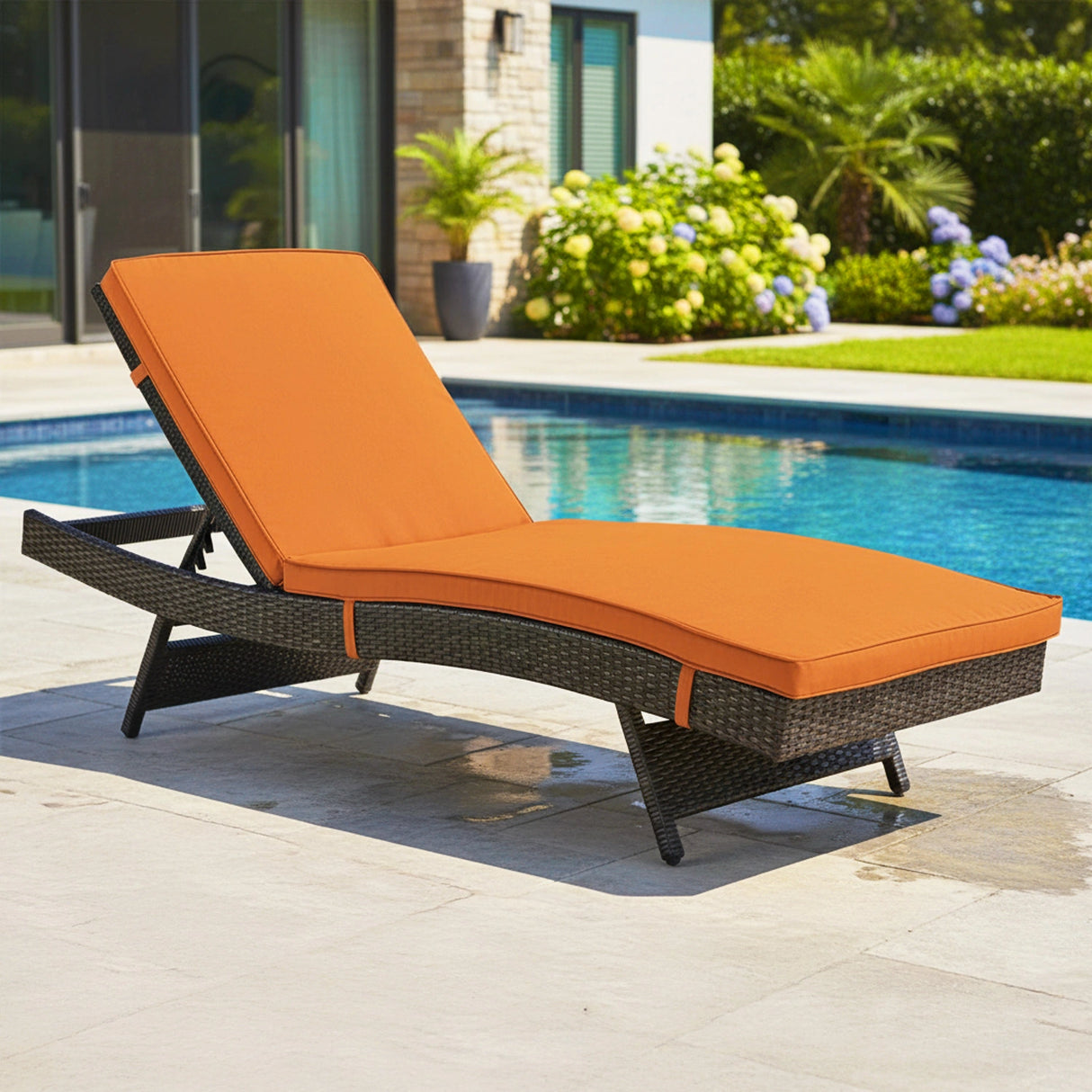 Outdoor Rattan Wicker Chaise Lounger For Poolside