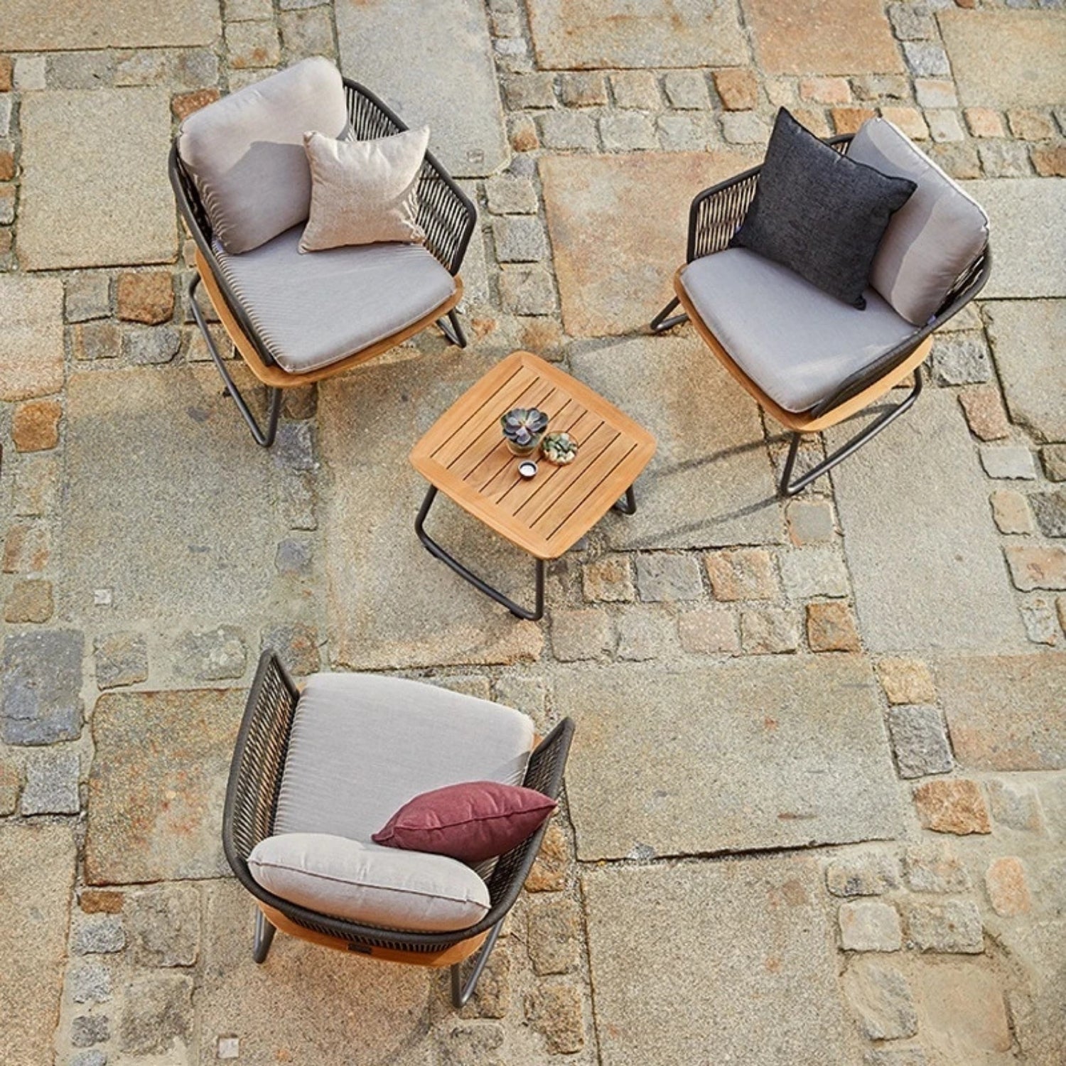 4 Piece Garden Outdoor Rope Patio Set With Wooden Top Table