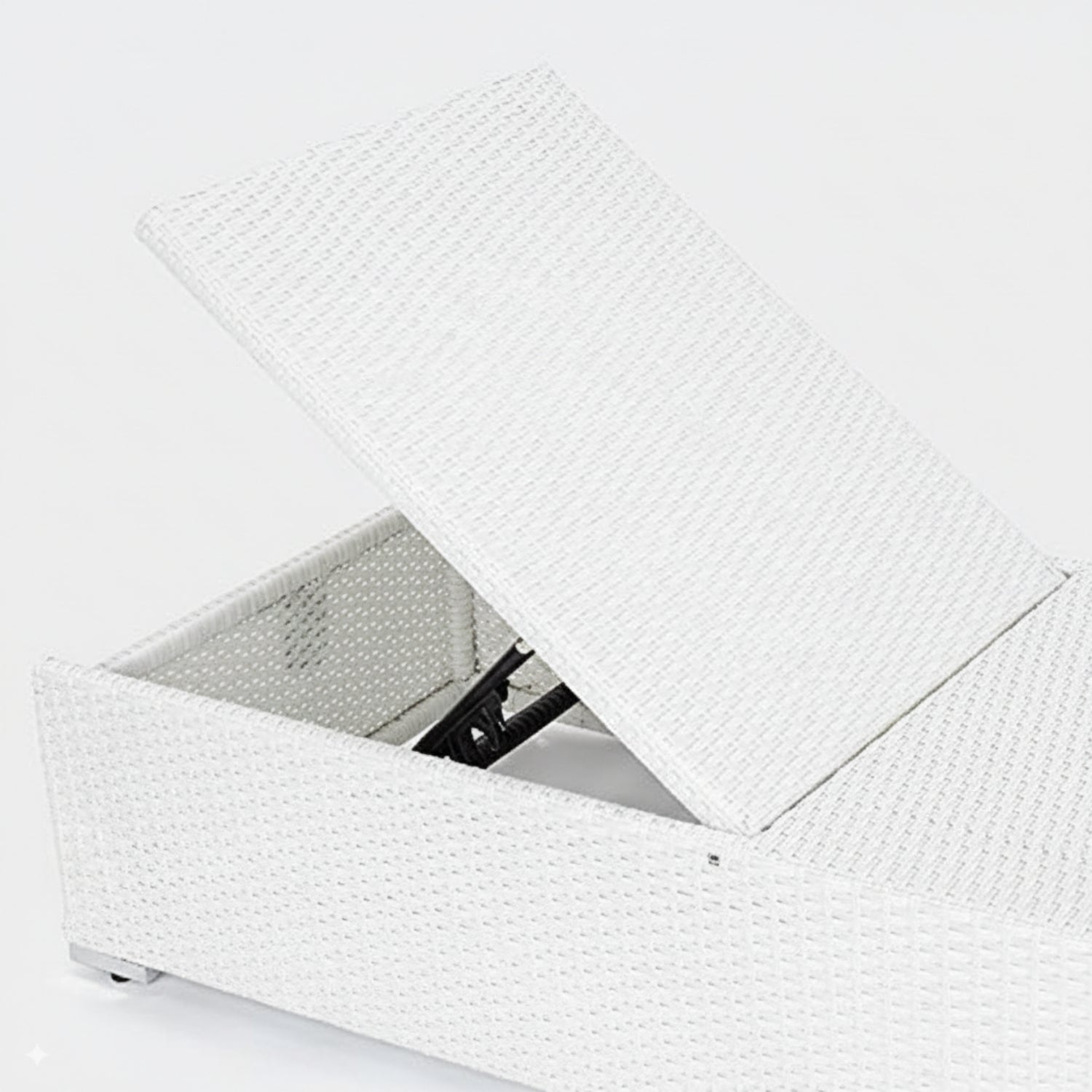 Outdoor All-Weather Rattan Wicker Lounger (White & Red)