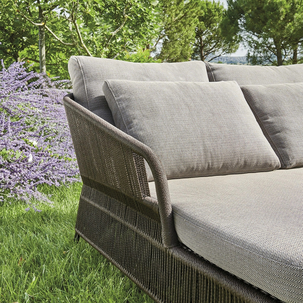 Outdoor Rope 2 Seater Patio Daybed With Side Table & Ottoman