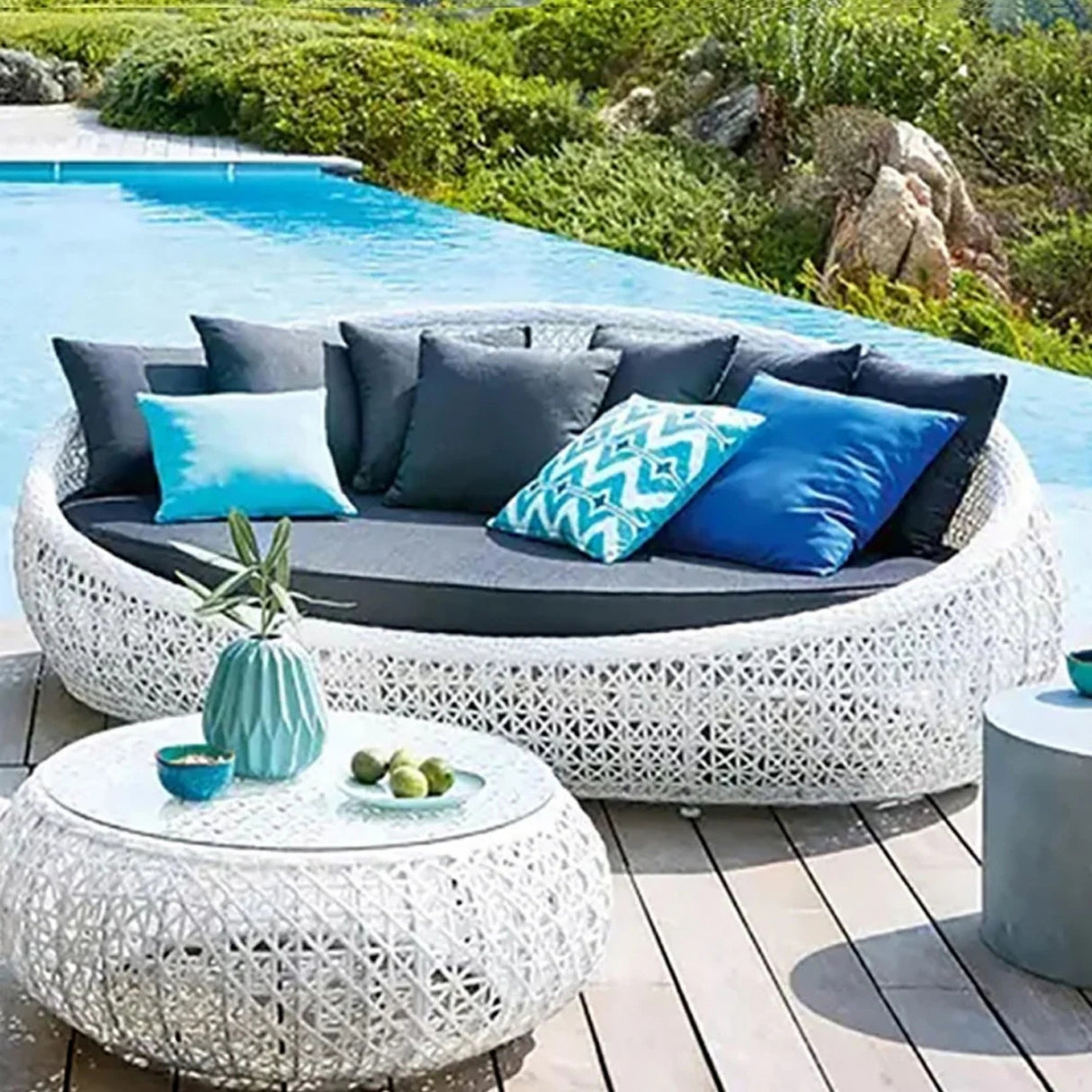 Outdoor White Rattan Wicker Daybed with Glass Top Table