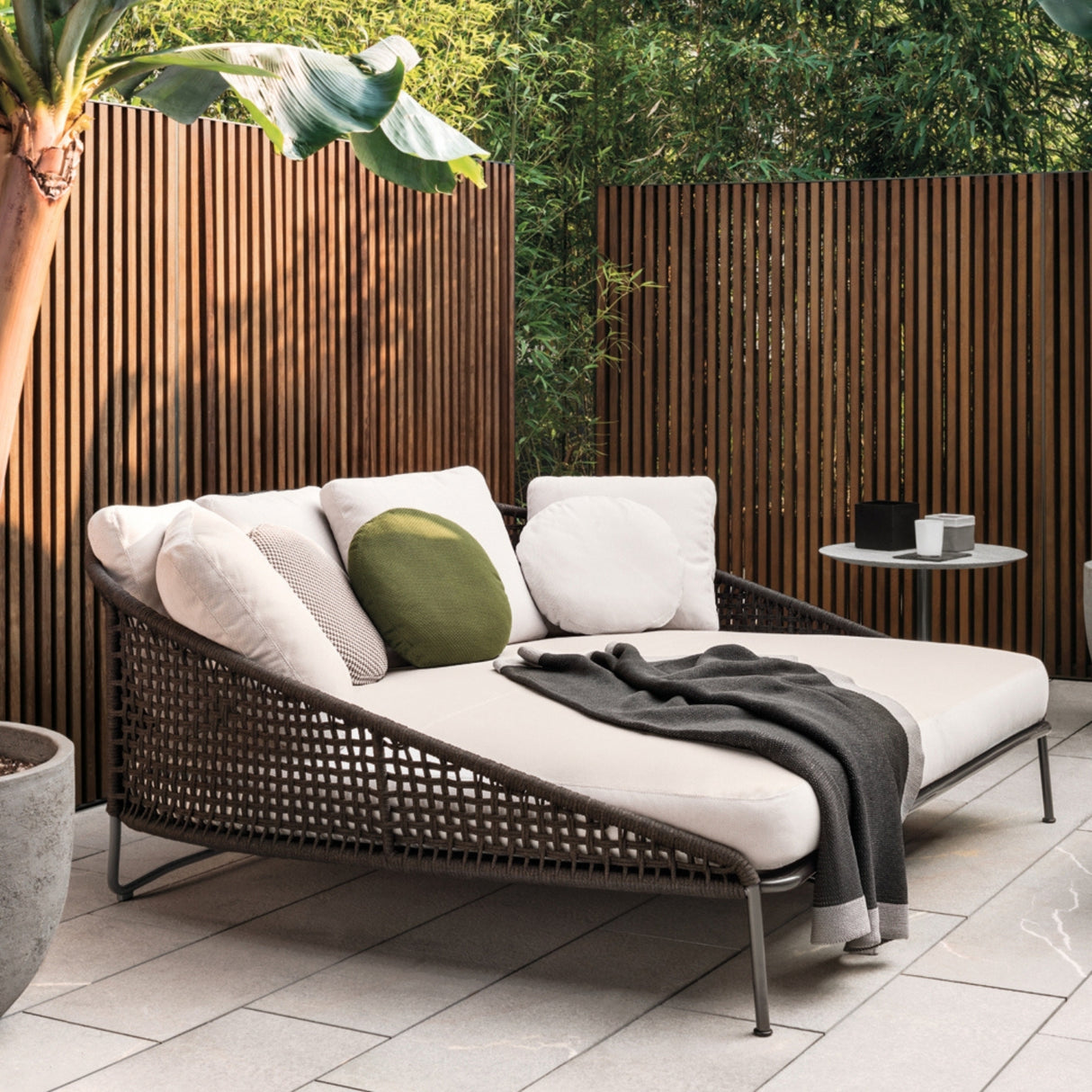Outdoor Rope Patio Furniture Daybed (Brown and Cream)