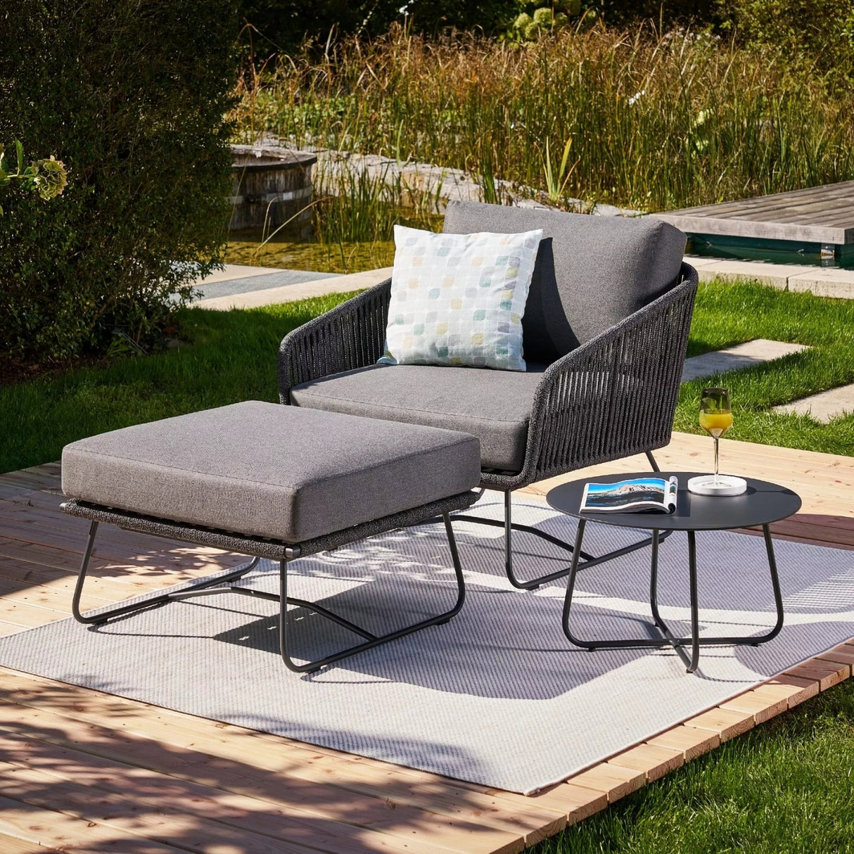 Outdoor All-Weather Rope Ottoman
