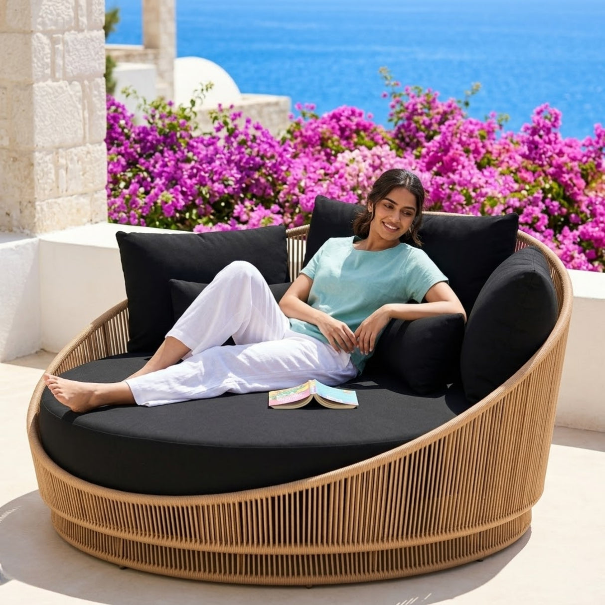 Modern Curved Patio Outdoor Rope Daybed (Beige & Black)