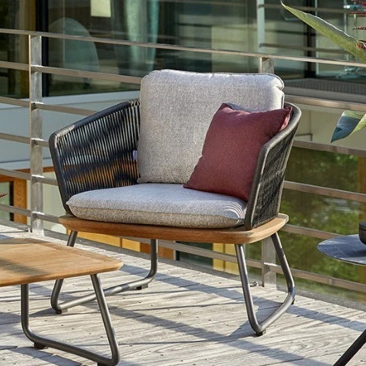 4 Piece Garden Outdoor Rope Patio Set With Wooden Top Table
