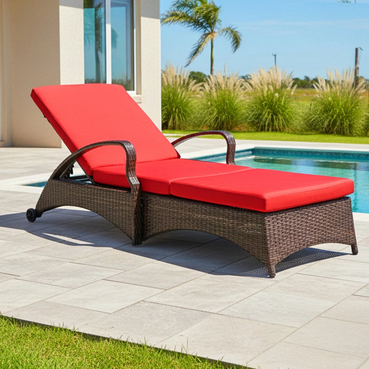 Outdoor All-Weather Wicker Lounger