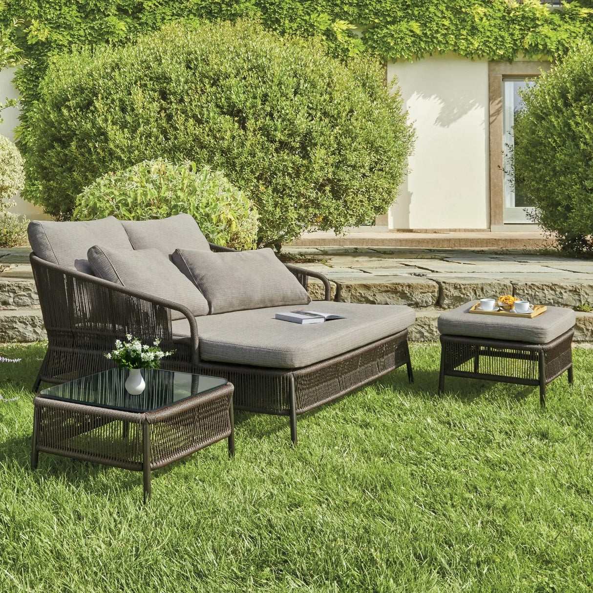 Outdoor Rope 2 Seater Patio Daybed With Side Table & Ottoman