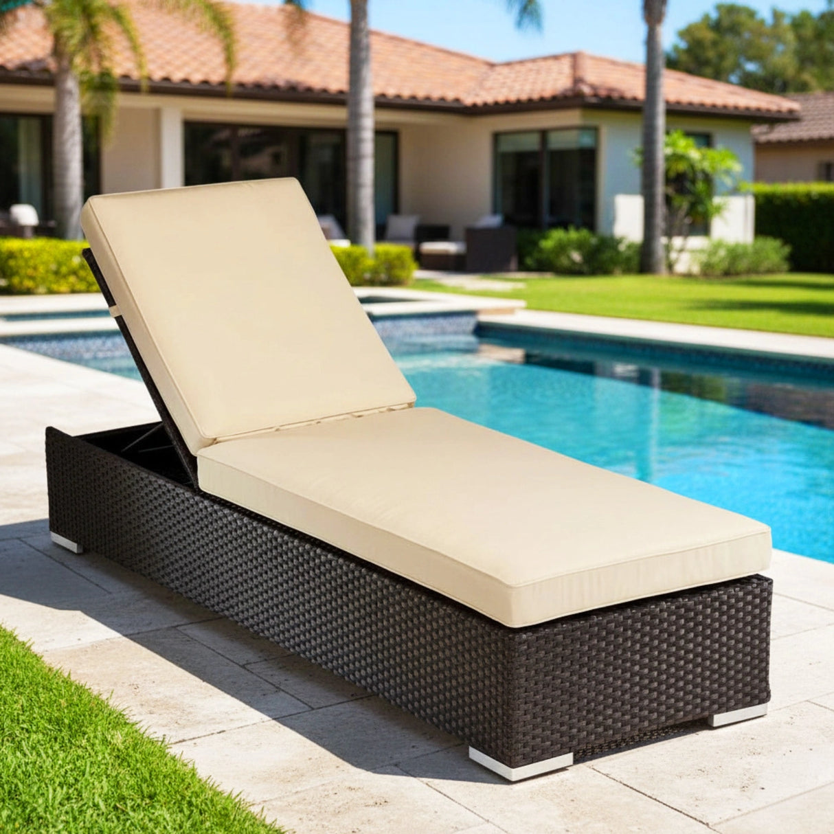 Outdoor All-Weather Rattan Wicker Lounger (Dark Brown & Cream)
