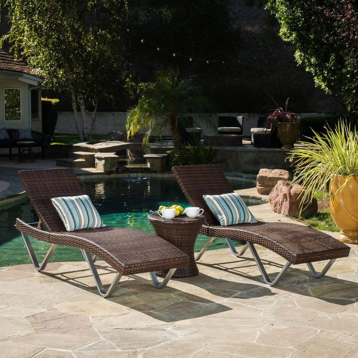 Outdoor Rattan Wicker Lounge Chairs Set of 2 with Matching Side Table