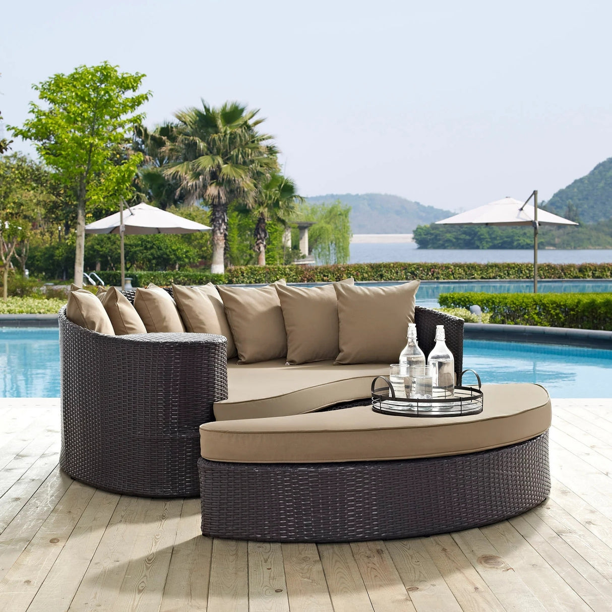 Outdoor Rattan Wicker Daybed (Dark Brown & Beige)