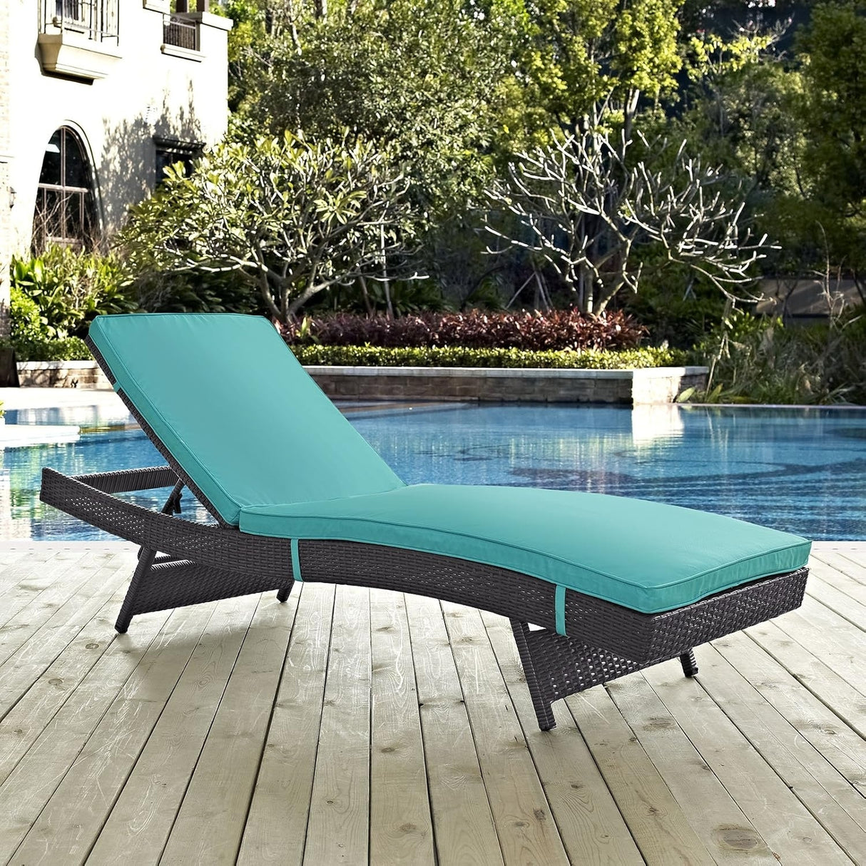 Outdoor Rattan Wicker Chaise Lounger For Poolside