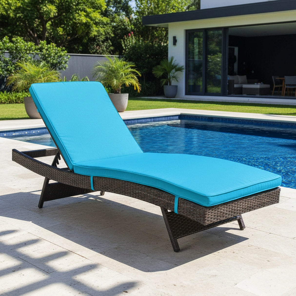 Outdoor Rattan Wicker Chaise Lounger For Poolside