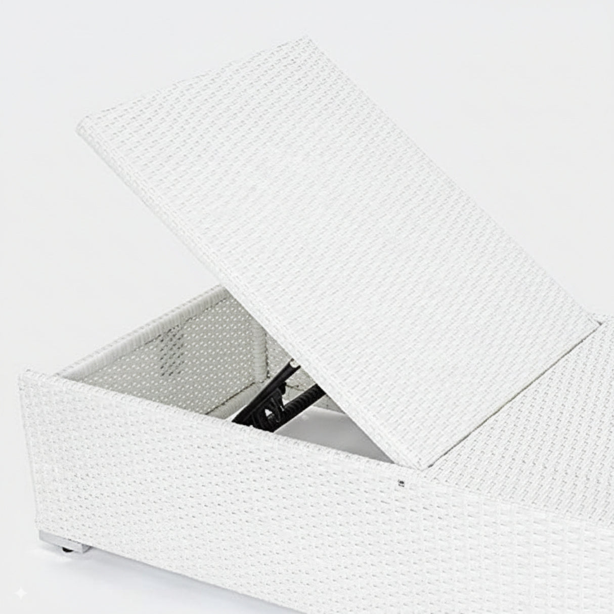Outdoor All-Weather Rattan Wicker Lounger (White & Red)