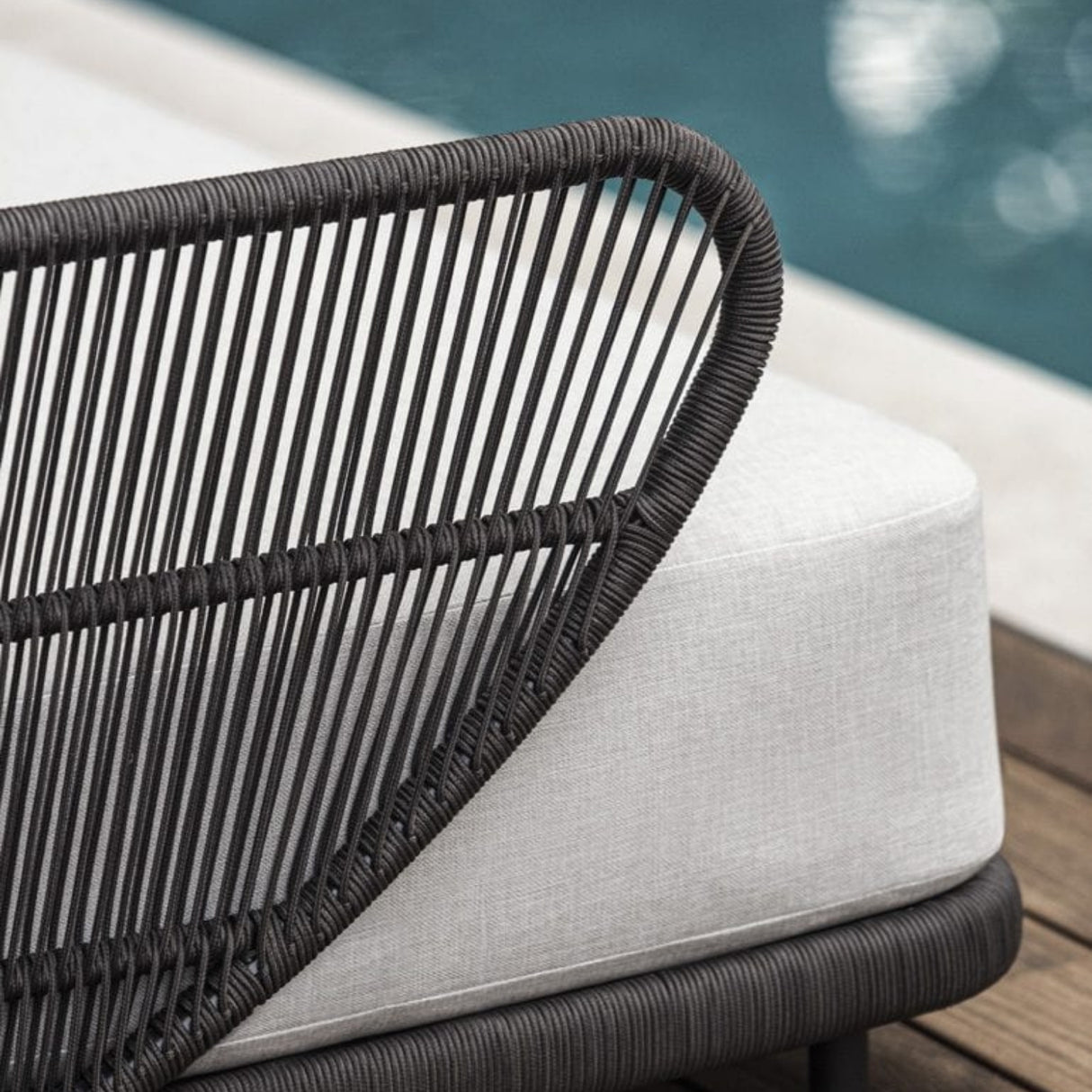 Outdoor Grey Rope Patio Daybed With Off-White Cushion