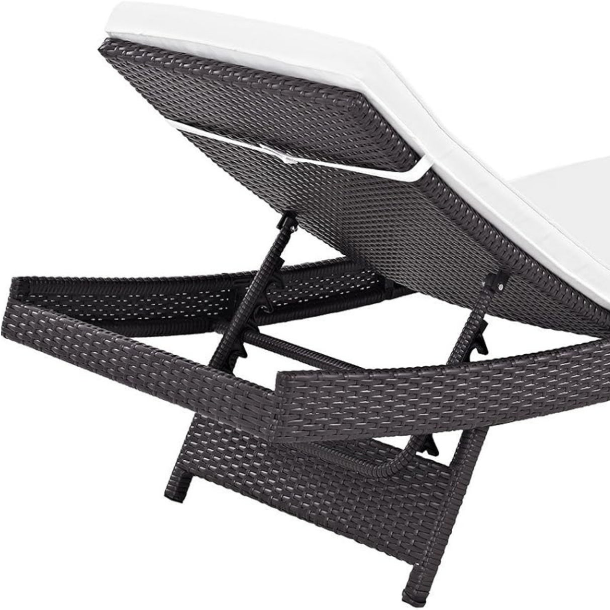 Outdoor Rattan Wicker Chaise Lounger For Poolside