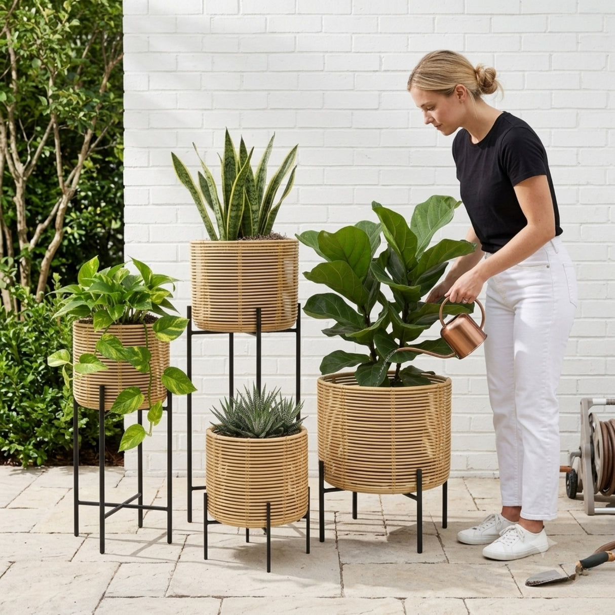 Outdoor Wicker Set of 4 Planters with Metal Stands