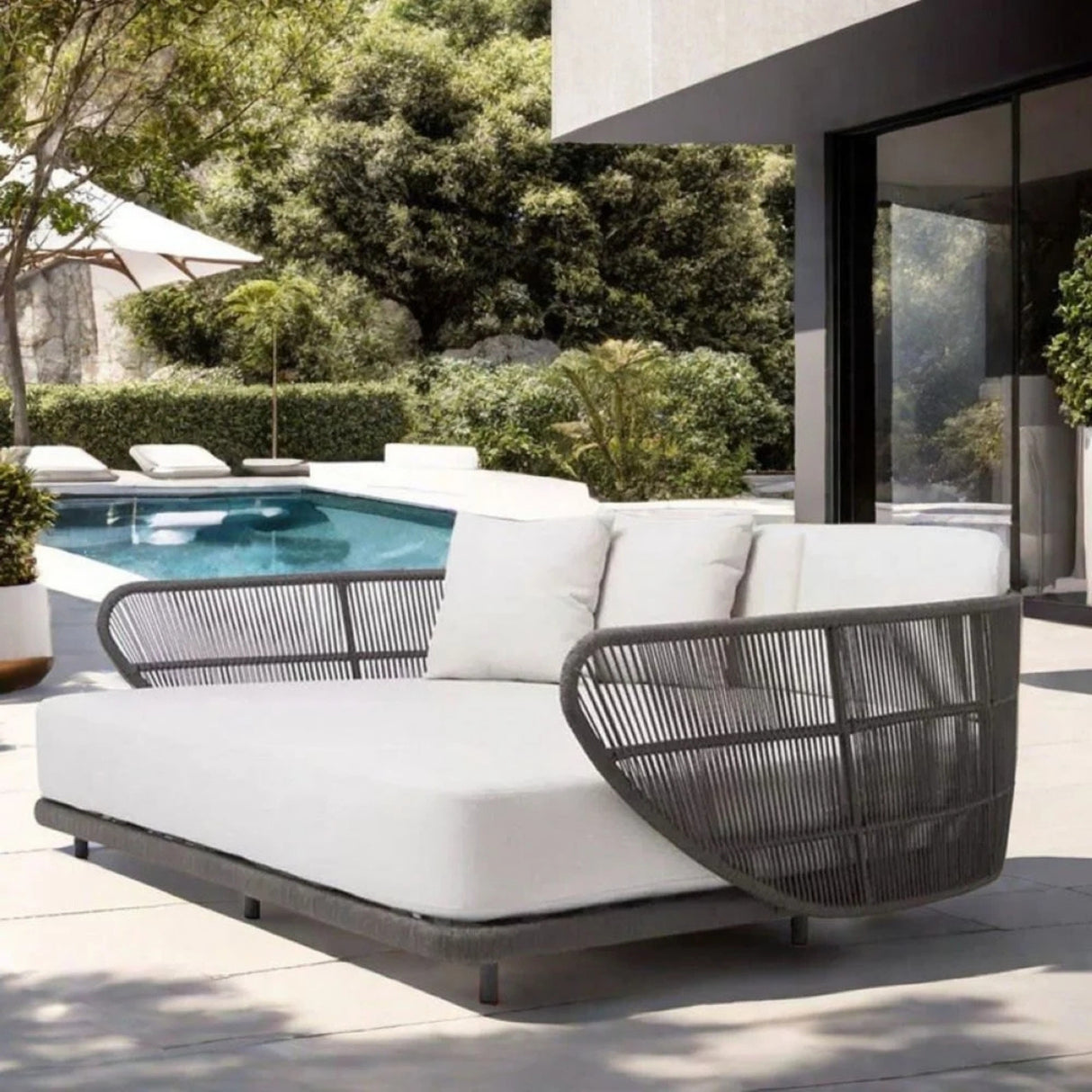 Outdoor Grey Rope Patio Daybed With Off-White Cushion