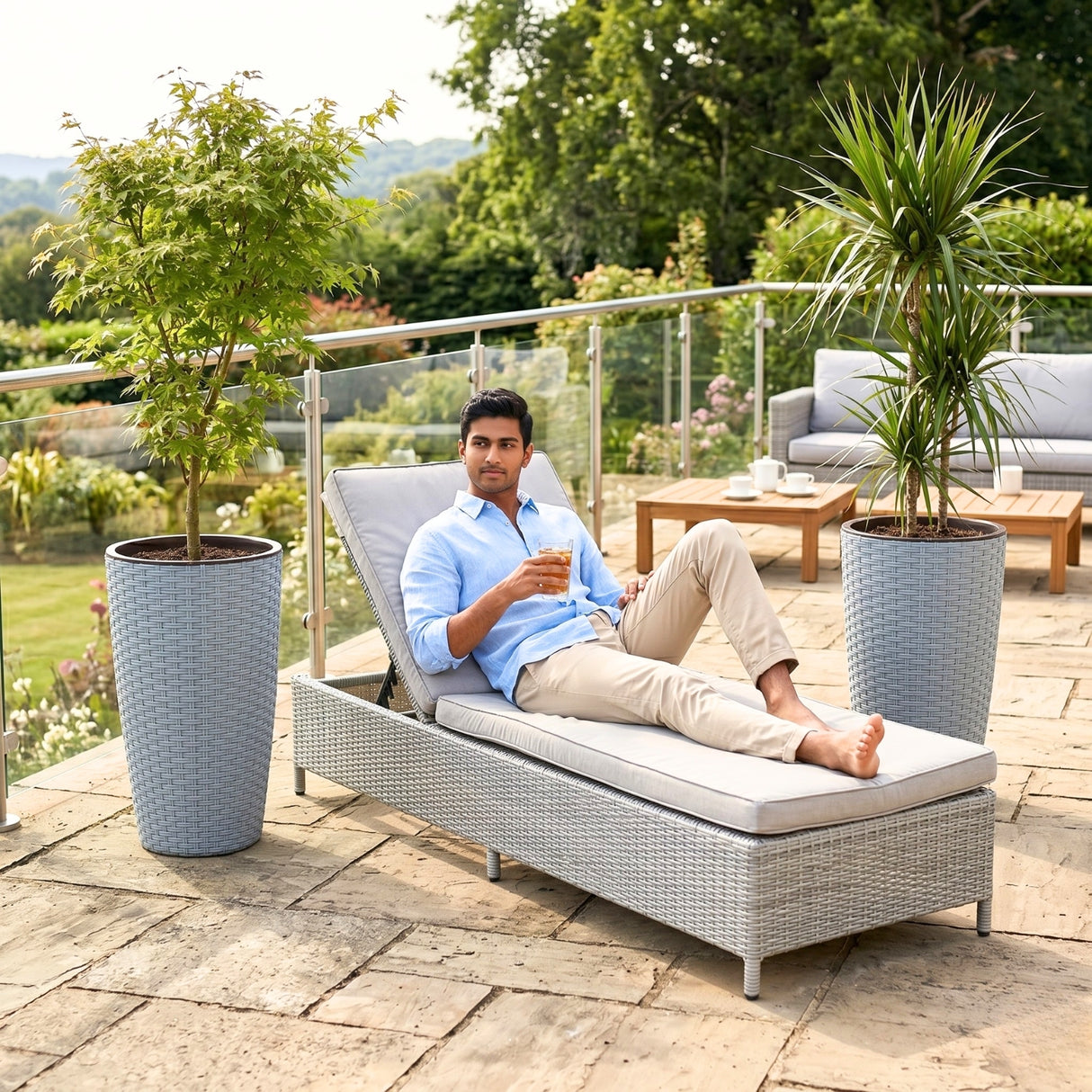 2-Piece Outdoor Wicker Planter Set (Silver Grey)