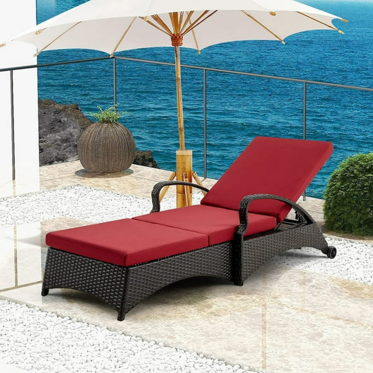 Outdoor All-Weather Wicker Lounger