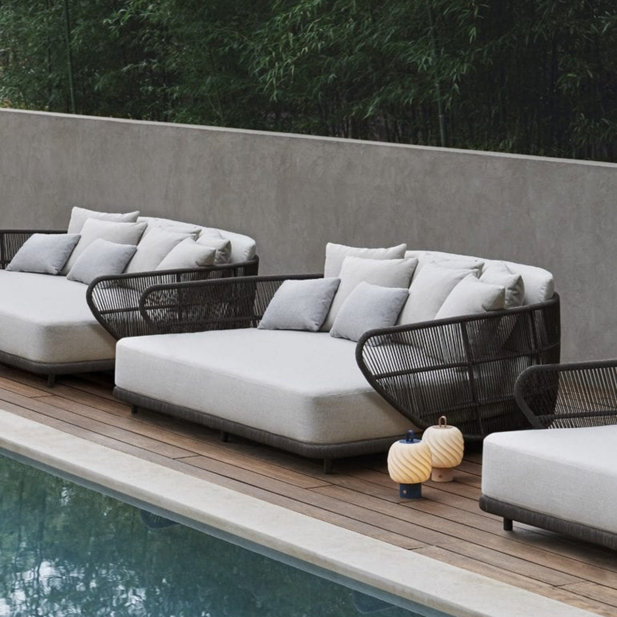Outdoor Grey Rope Patio Daybed With Off-White Cushion