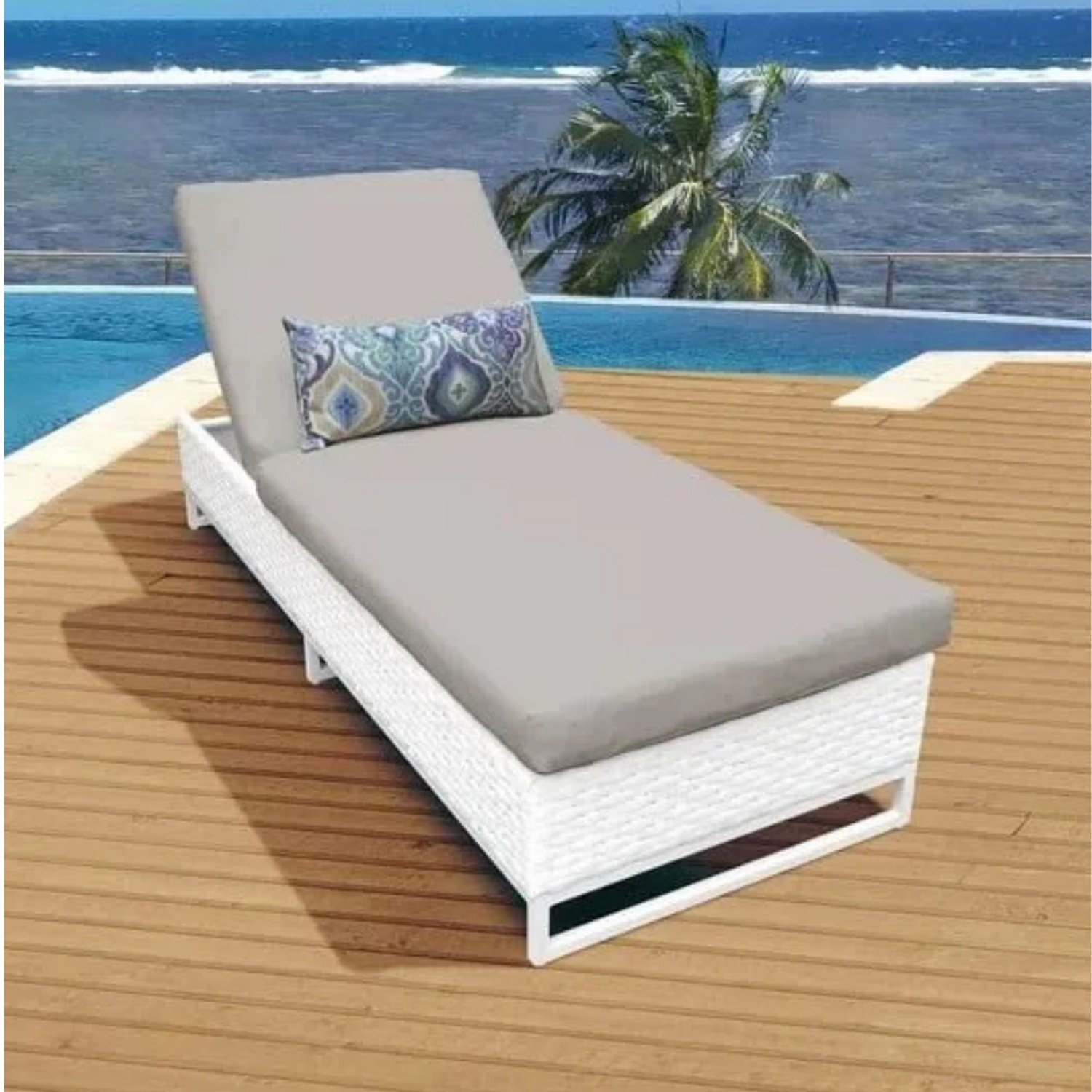 DEVOKO White Wicker Lounger (Grey Cushions)