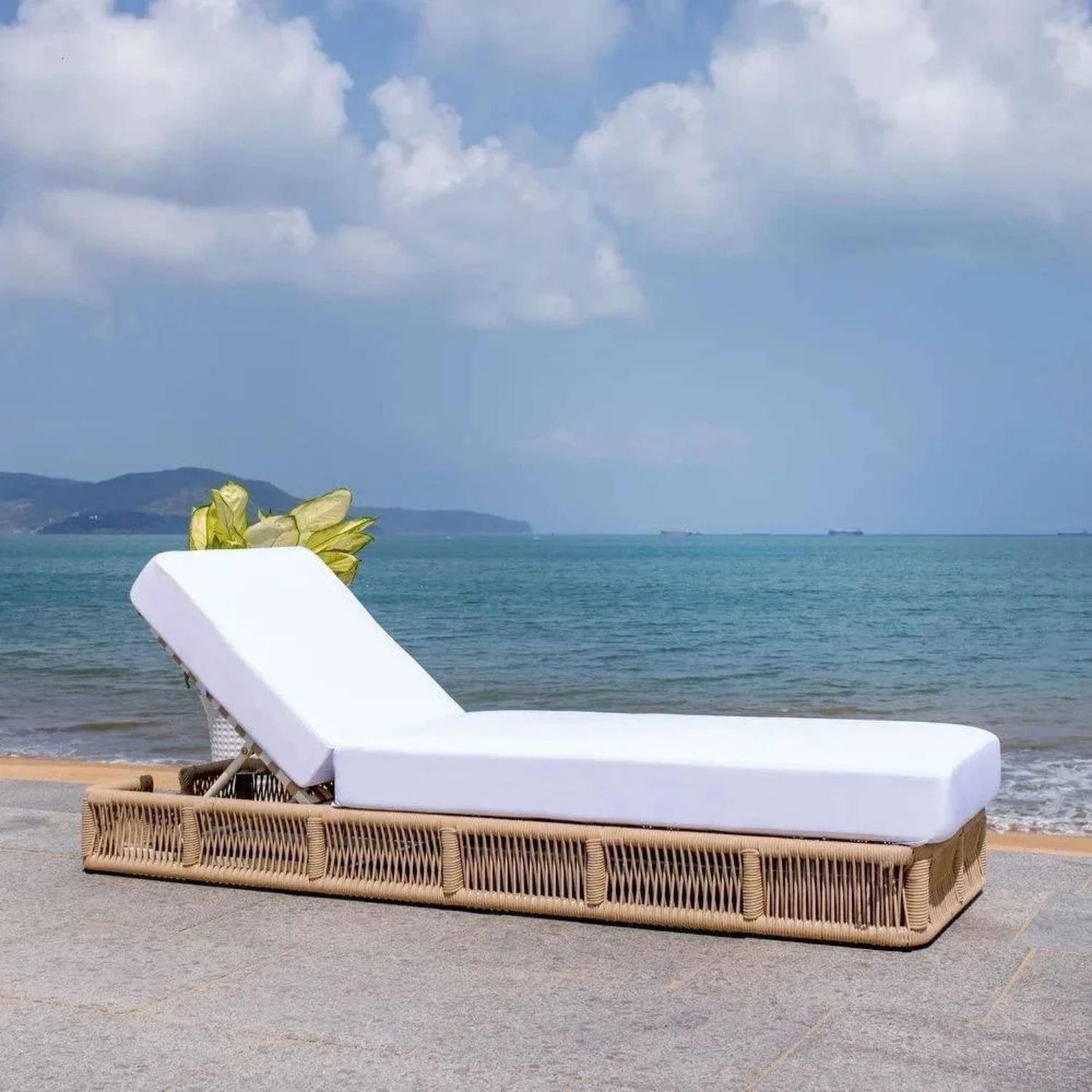 DEVOKO Beige Rope Sun Lounger (White Cushion)